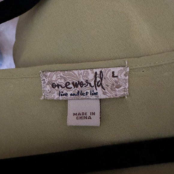 One World women’s size L green embroidered bell sleeve Boho top - Picture 5 of 8